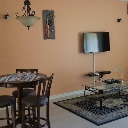 Apt 12, Executive Suites Ja - Palms Enfield Extérieur photo