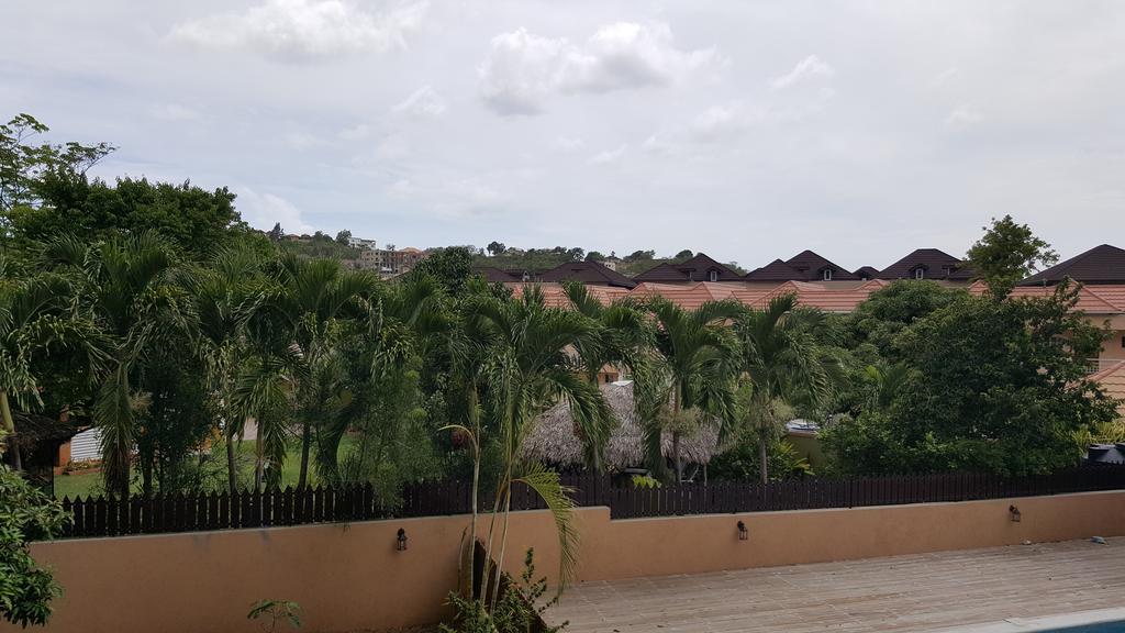 Apt 12, Executive Suites Ja - Palms Enfield Extérieur photo