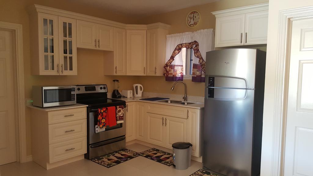 Apt 12, Executive Suites Ja - Palms Enfield Extérieur photo