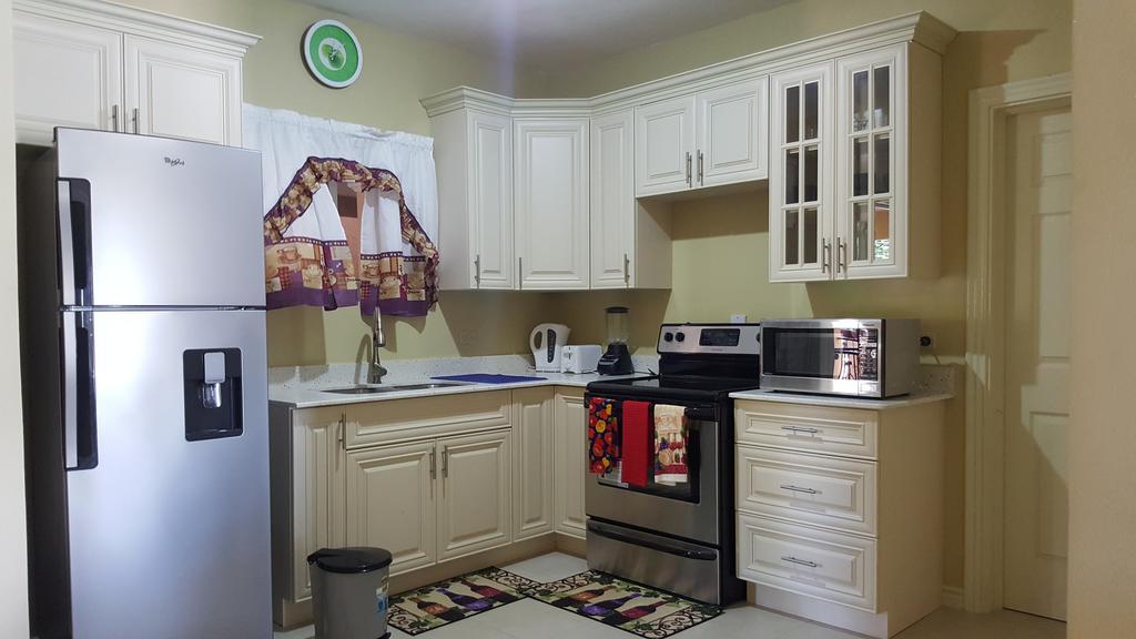 Apt 12, Executive Suites Ja - Palms Enfield Extérieur photo