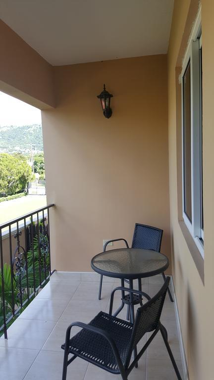 Apt 12, Executive Suites Ja - Palms Enfield Extérieur photo