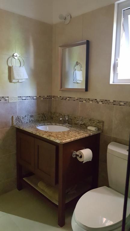 Apt 12, Executive Suites Ja - Palms Enfield Extérieur photo