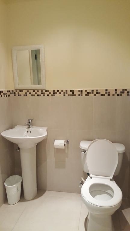 Apt 12, Executive Suites Ja - Palms Enfield Extérieur photo