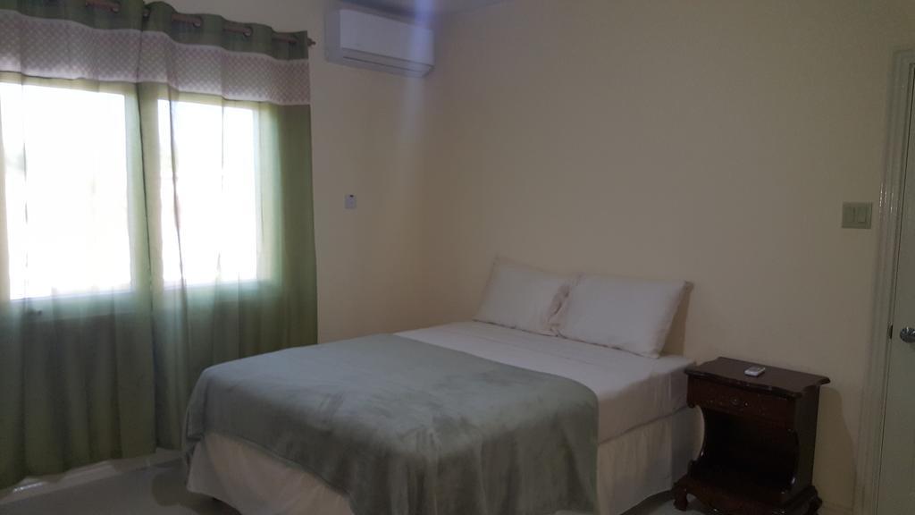 Apt 12, Executive Suites Ja - Palms Enfield Extérieur photo