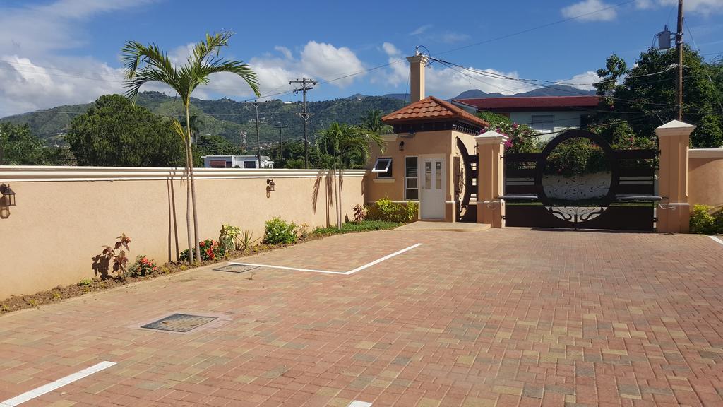 Apt 12, Executive Suites Ja - Palms Enfield Extérieur photo