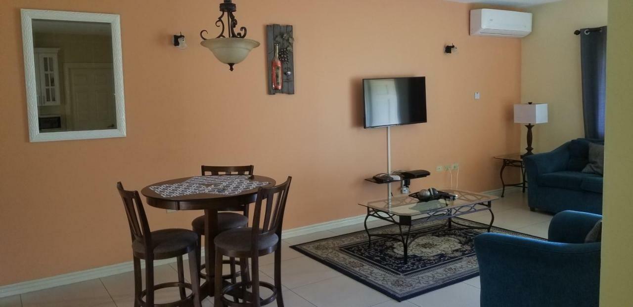 Apt 12, Executive Suites Ja - Palms Enfield Extérieur photo