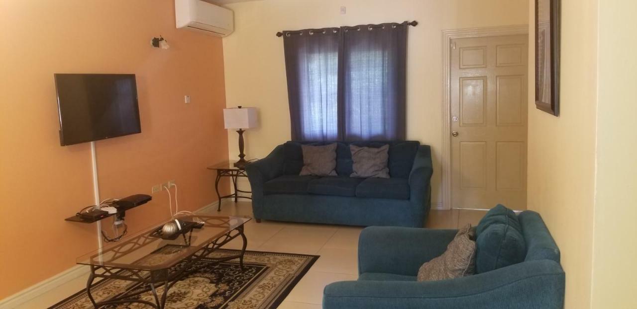 Apt 12, Executive Suites Ja - Palms Enfield Extérieur photo